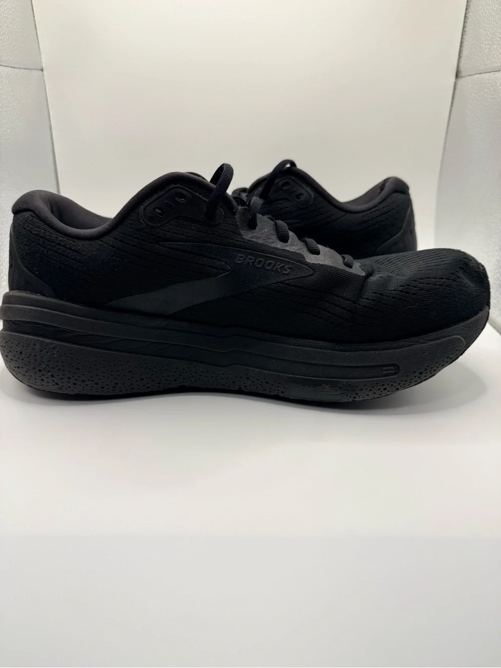 BROOKS Ghost Max 2 Black Athletic CushyRunning Walking Sneakers Size 11